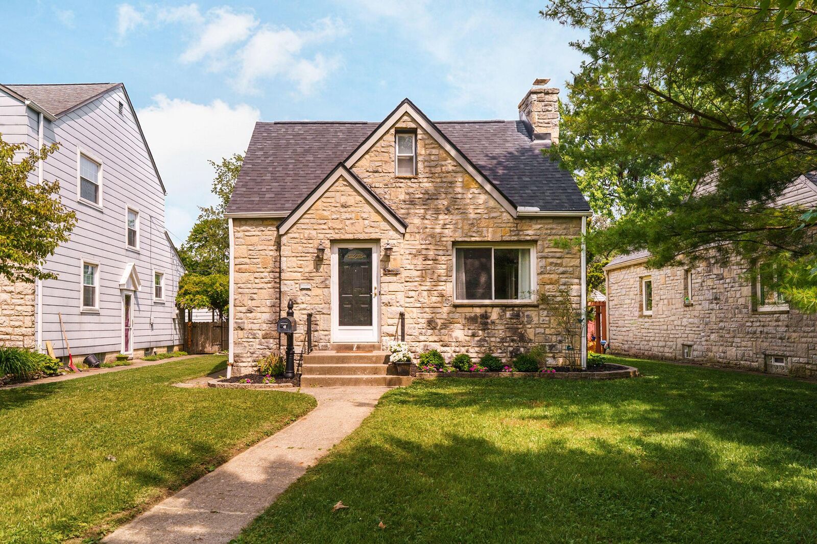 Property Photo:  908 Vernon Road  OH 43209 