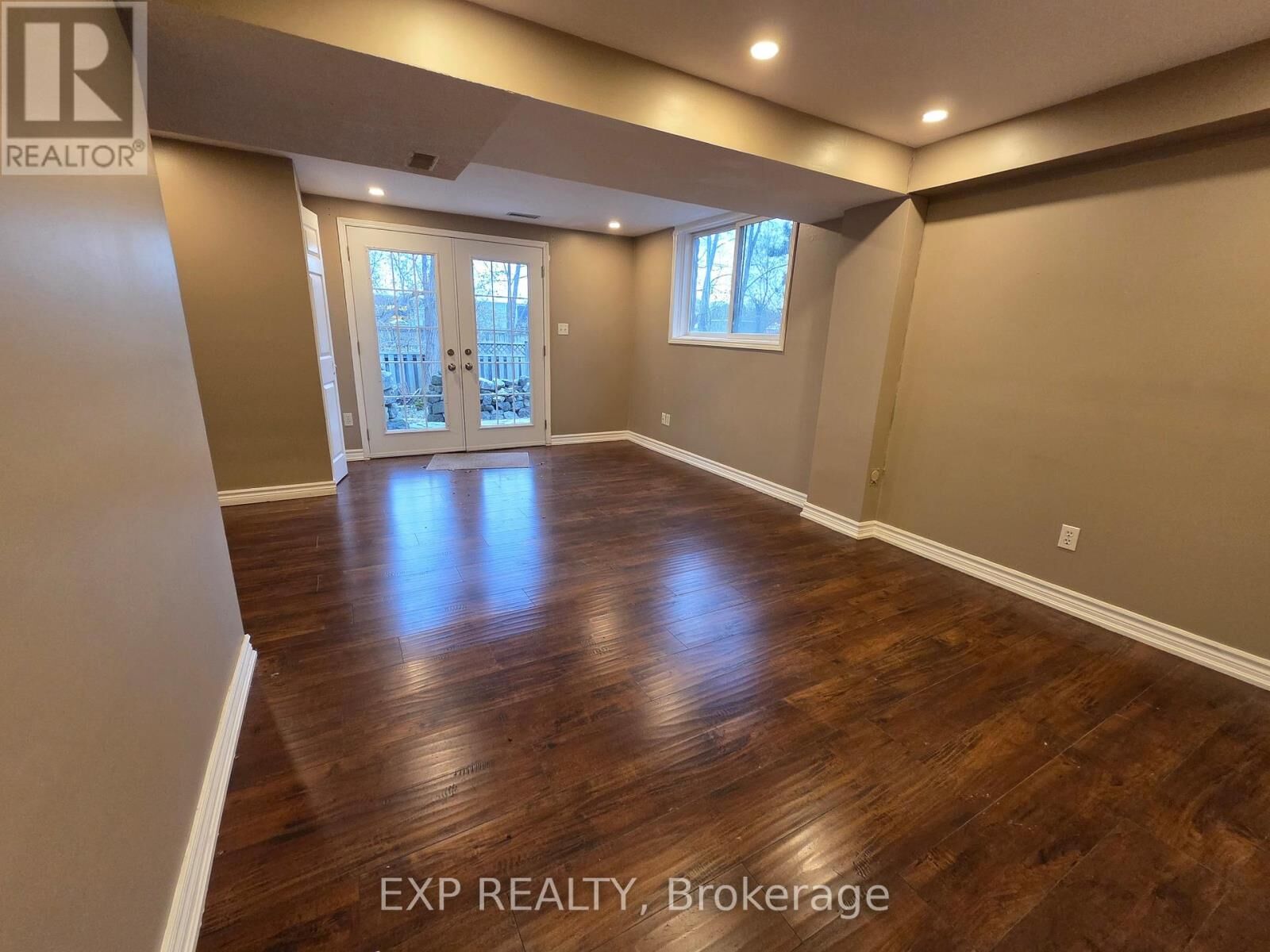Property Photo:  696 Penny Lane Lower  ON L7T 4J1 