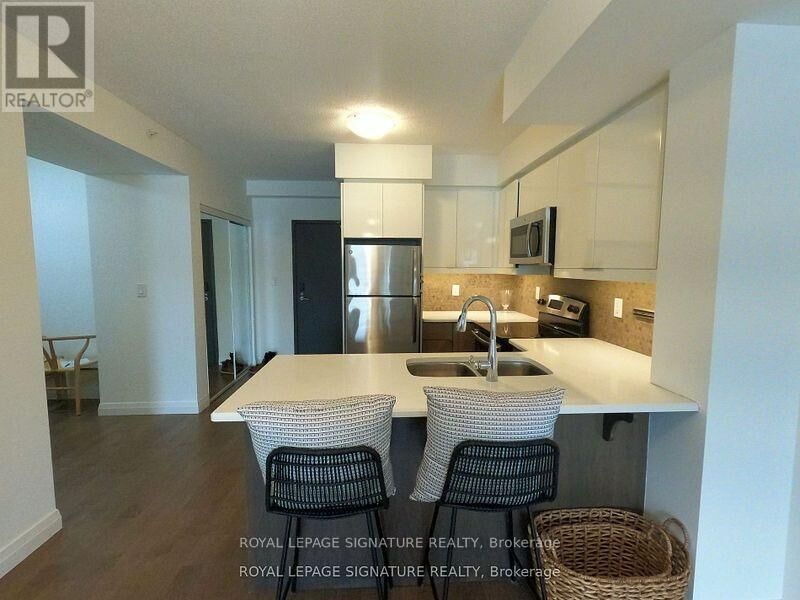 Property Photo: 53 Arthur Street 607 ON N1E 0P5
