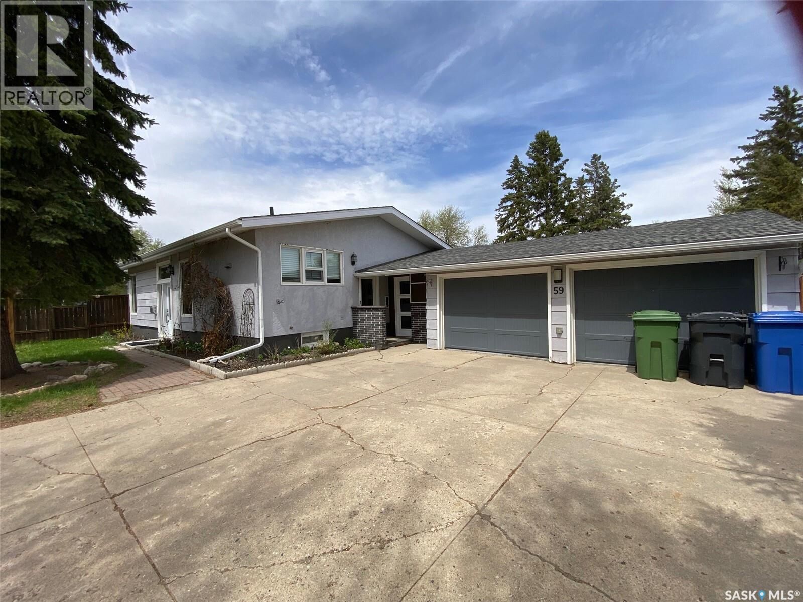 Property Photo:  59 Deerwood Crescent  SK S3N 2M4 