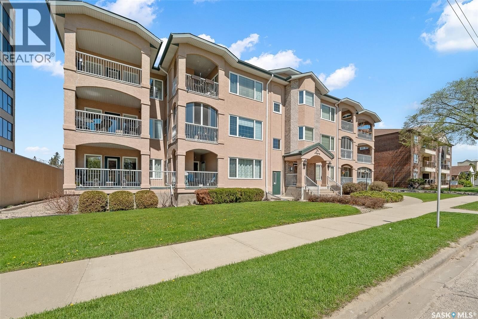 Property Photo:  302 240 Athabasca Street E  SK S6H 0L5 