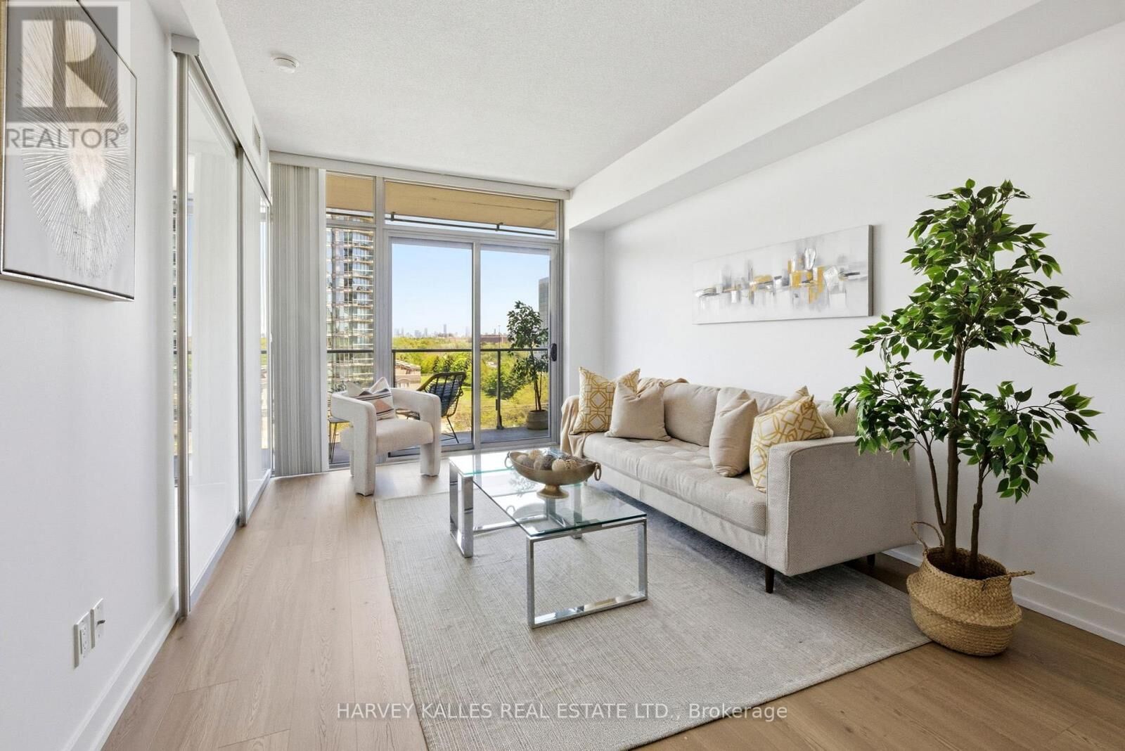 Property Photo:  103 The Queensway 701  ON M6S 5B3 