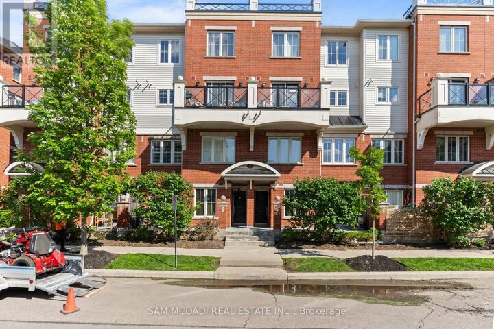 Property Photo: 39 Hays Boulevard 3 ON L6H 0J1