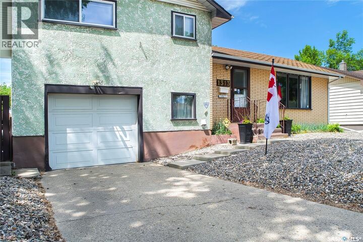 Property Photo:  1313 N Avenue S  SK S7M 2R2 