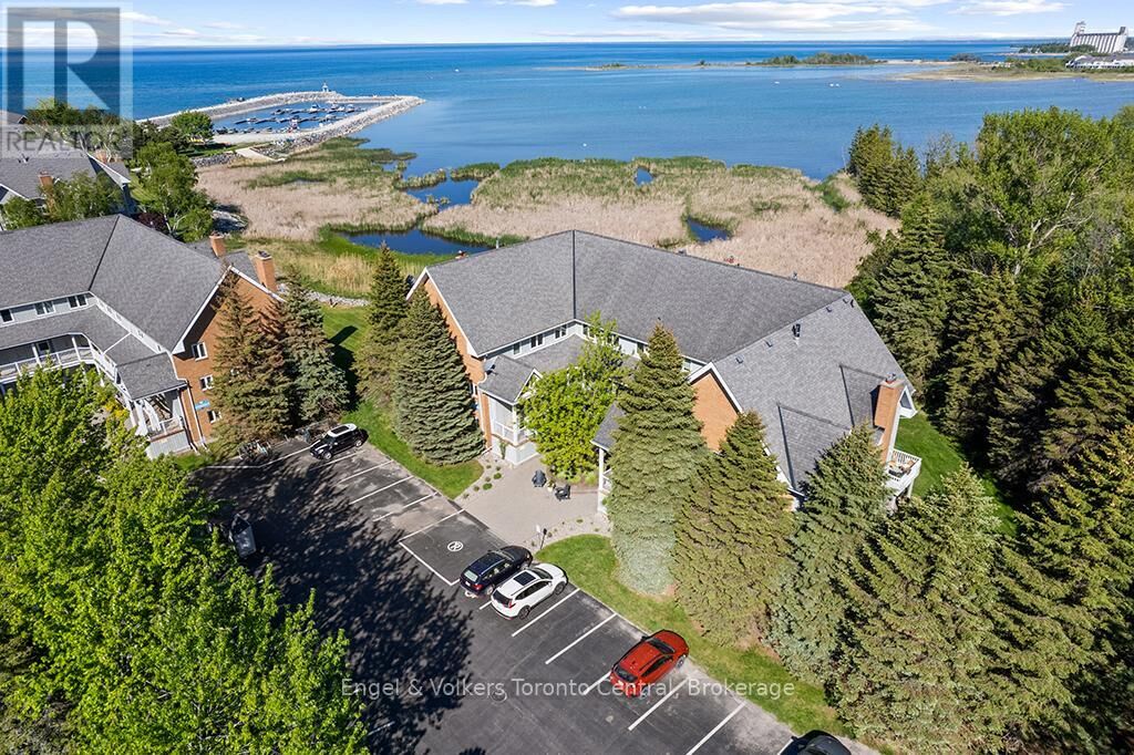 Property Photo:  2 Rambling Way 8  ON L9Y 5C6 