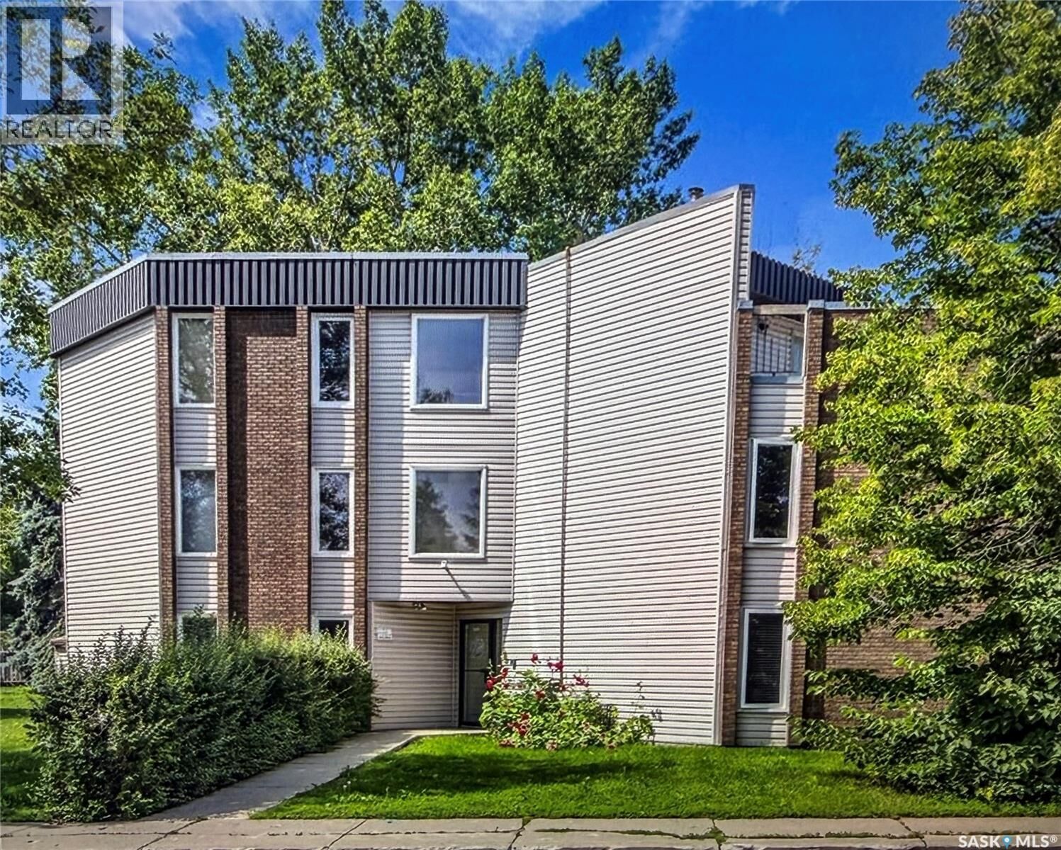 Property Photo: 201 302 Tait Crescent SK S7H 5L2