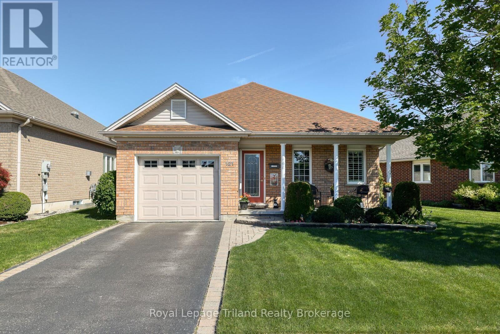 Property Photo: 121 Weston Drive ON N4G 5X1