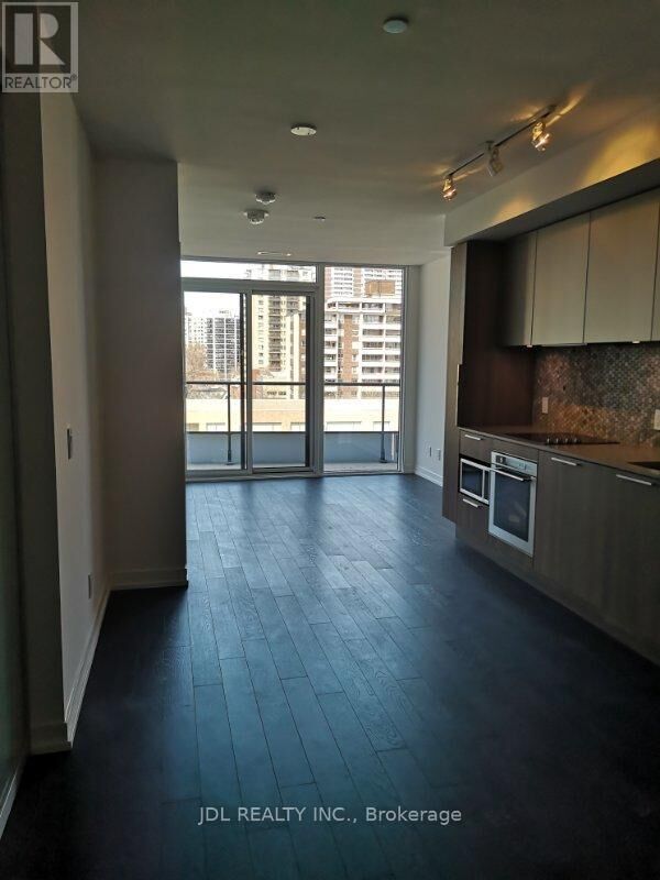 Property Photo:  85 Wood Street 816  ON M4Y 0E8 