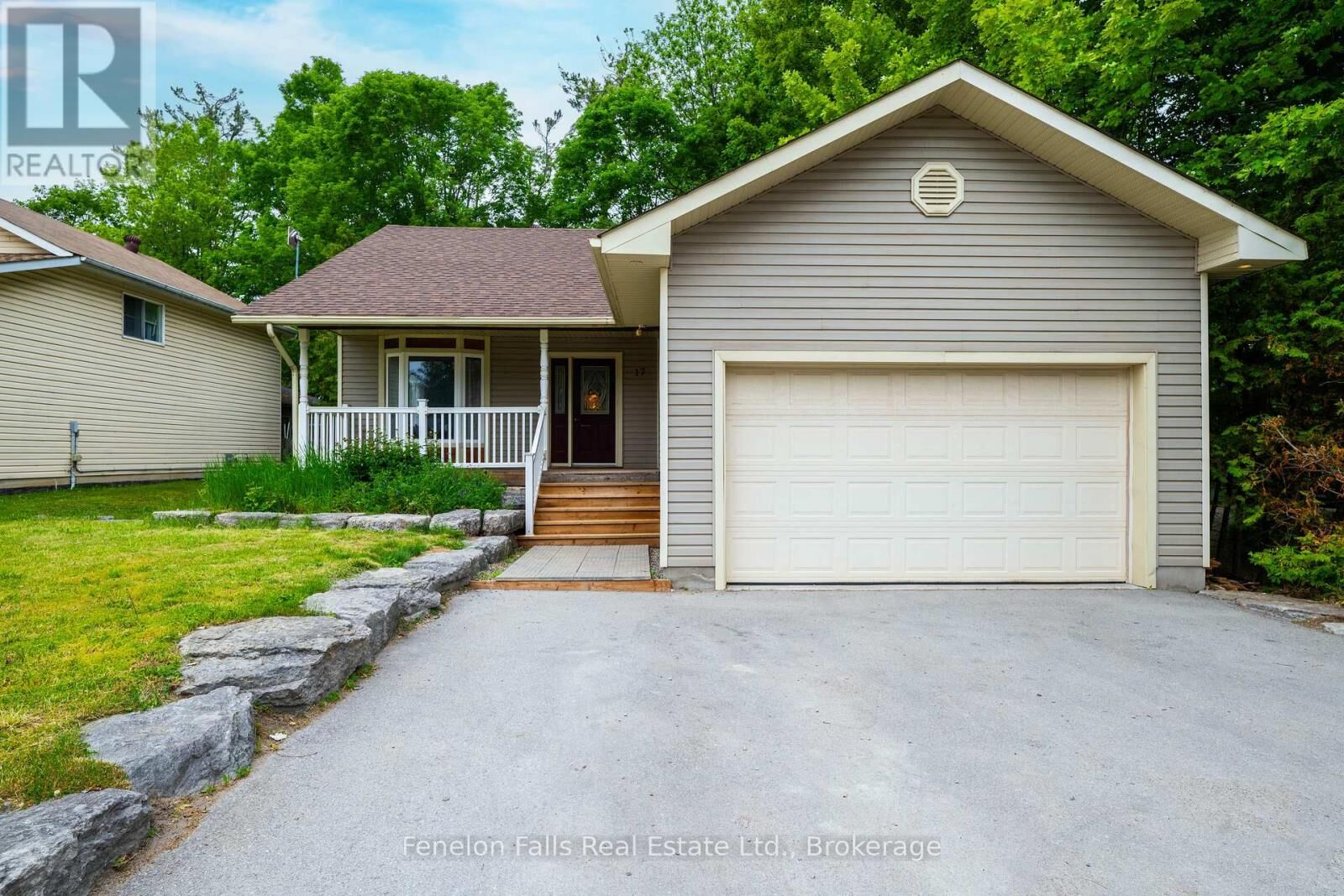 Property Photo:  17 Short Street  ON K0M 1N0 
