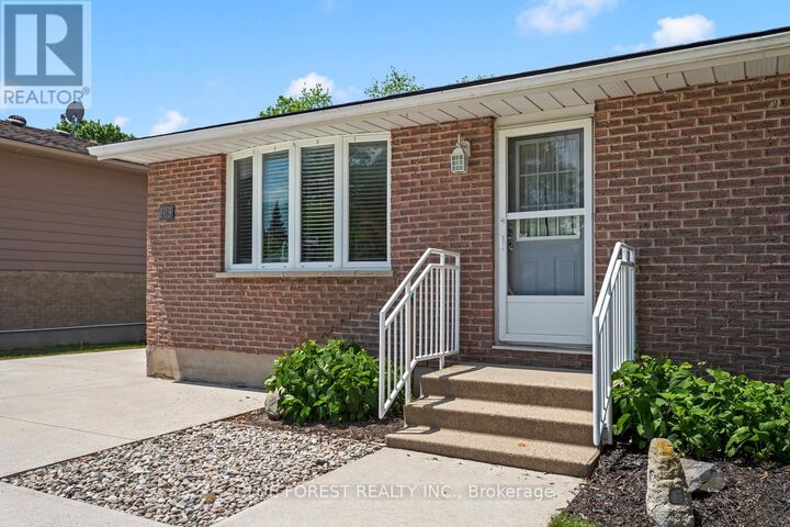Property Photo:  183 Queen Street  ON N0M 1A0 