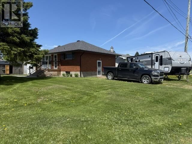 Property Photo:  8 Mayfair Ave  ON P6C 3B9 
