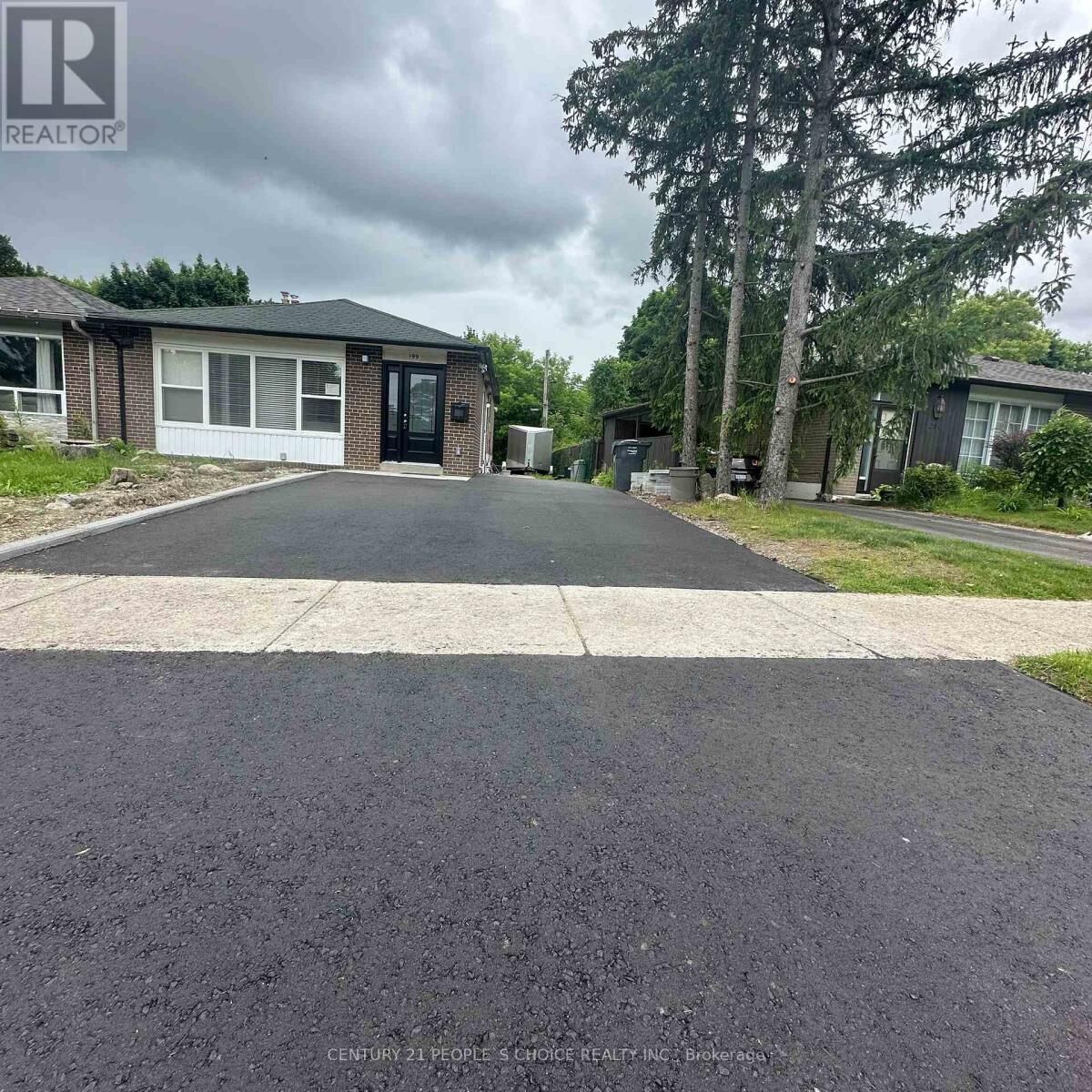 Property Photo: 199 Avondale Boulevard Unit 2 ON L6T 1J1