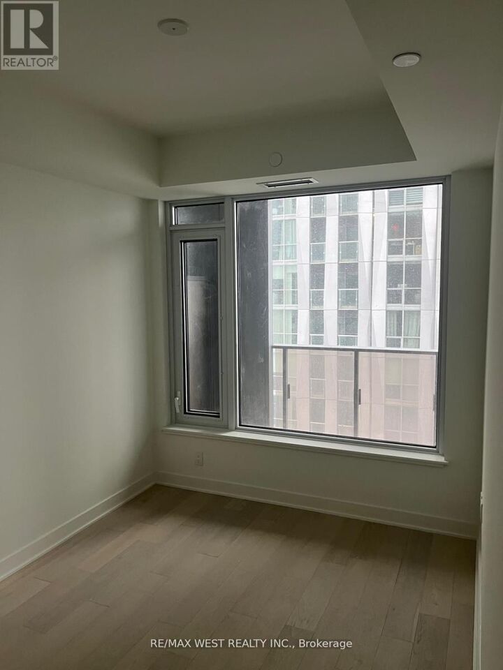 Property Photo: 11 Yorkville Avenue 2607 ON M4W 1L2