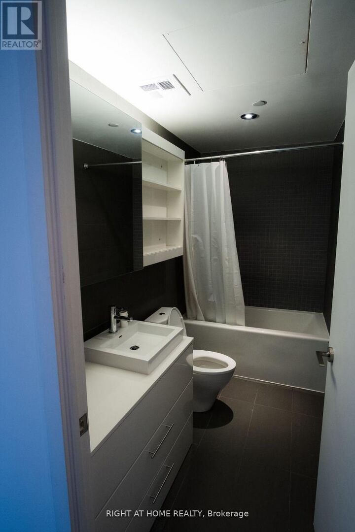 Property Photo:  47 Lower River Street 342  ON M5A 0G1 