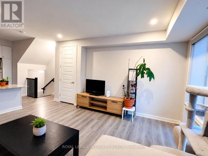 Property Photo:  513 Ozawa Private  ON K1K 4Z8 