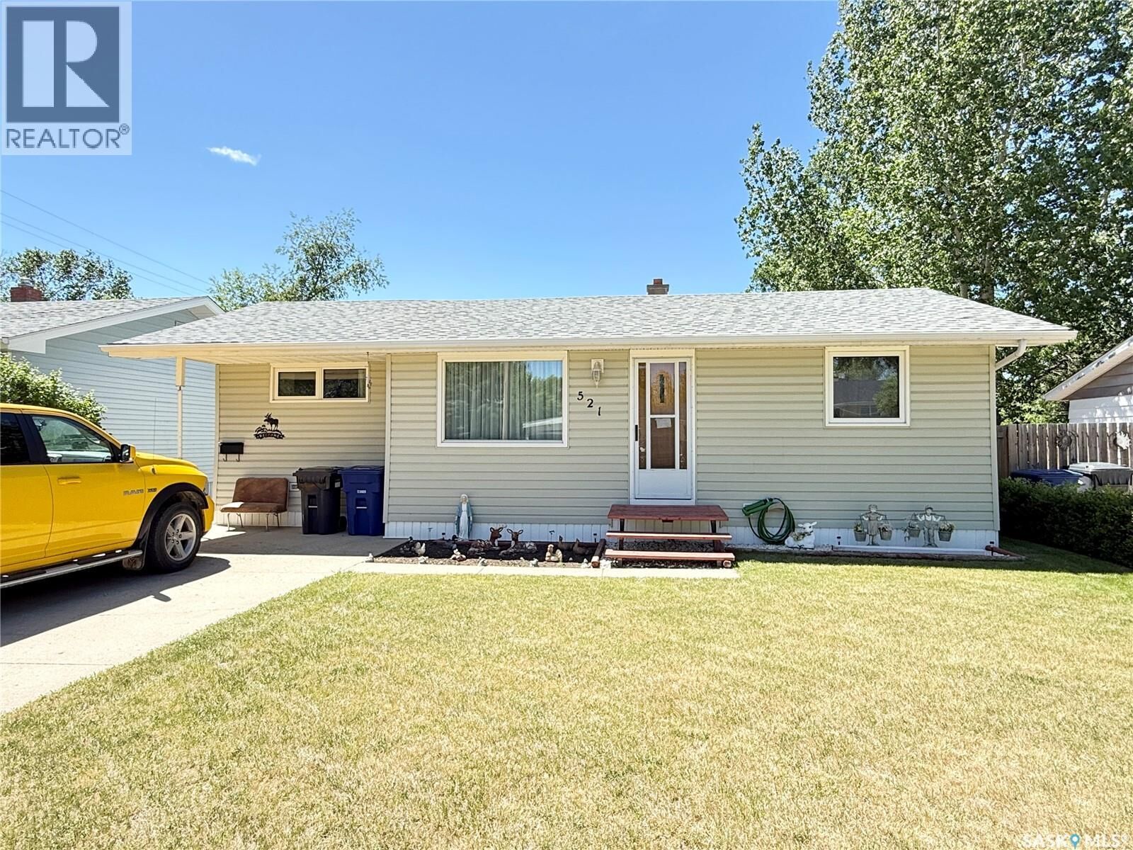 Property Photo: 521 Elizabeth Street SK S4H 1S5