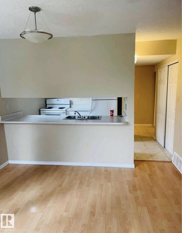 Property Photo:  185 Lancaster Terrace NW  AB T5X 5T1 