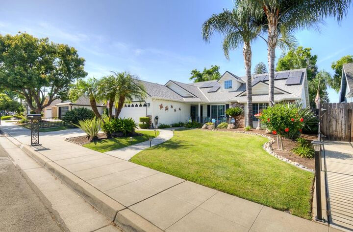Property Photo:  1854 E Brandywine Lane  CA 93720 