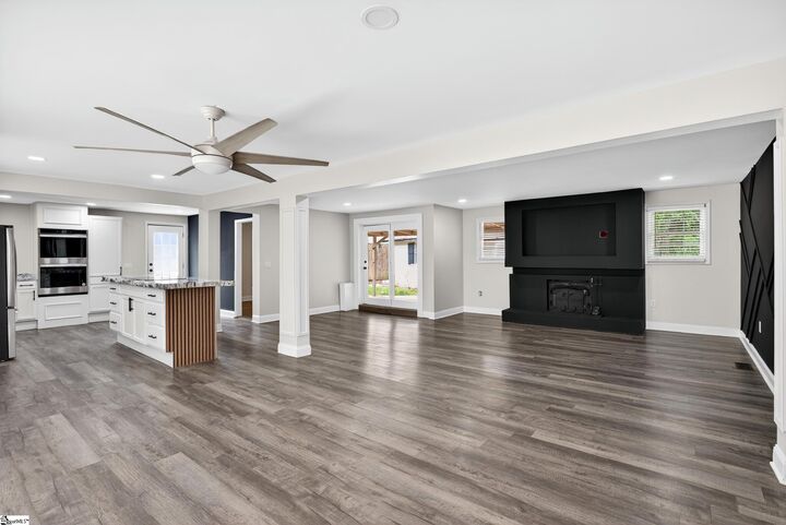 Property Photo: 1 Woodleigh Drive SC 29687