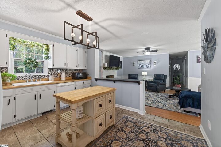Property Photo: 135 W Church Street SC 29330