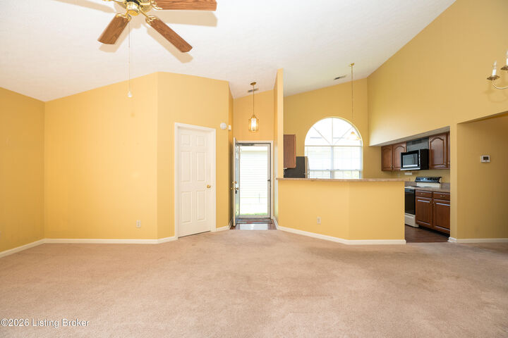 Property Photo: 9103 Hampton Ridge Ct KY 40220