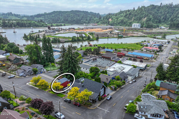 Property Photo: 151 NE Alder Street OR 97391