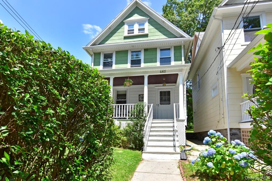 Property Photo:  462 Bronxville Road  NY 10708 
