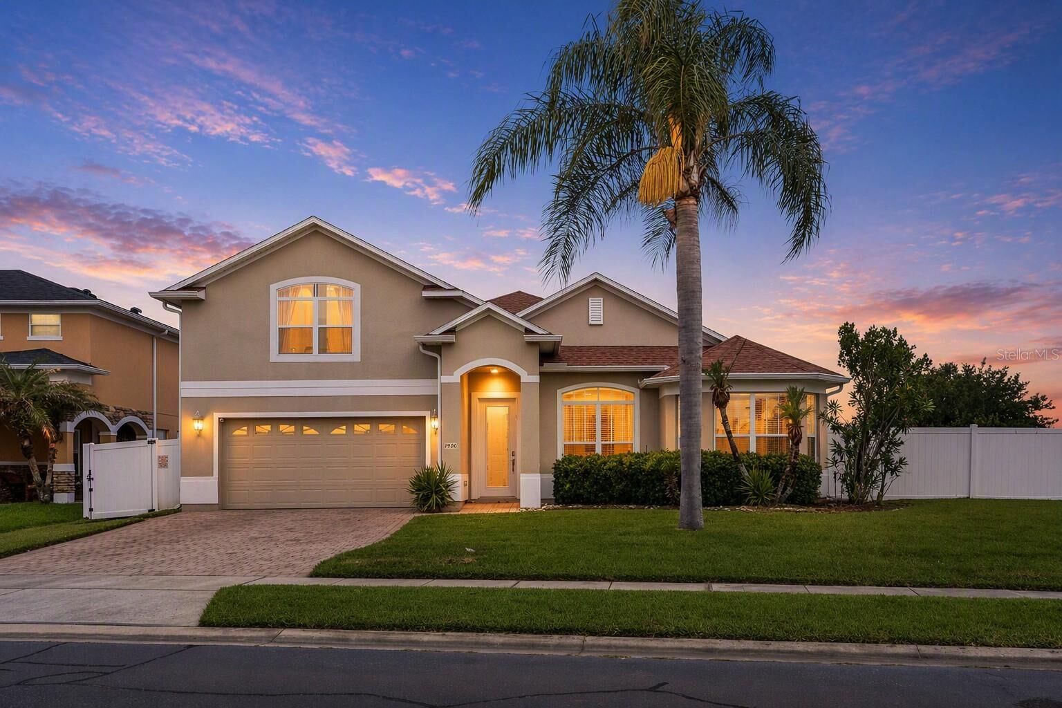 Property Photo:  1900 Acacia Drive  FL 34758 