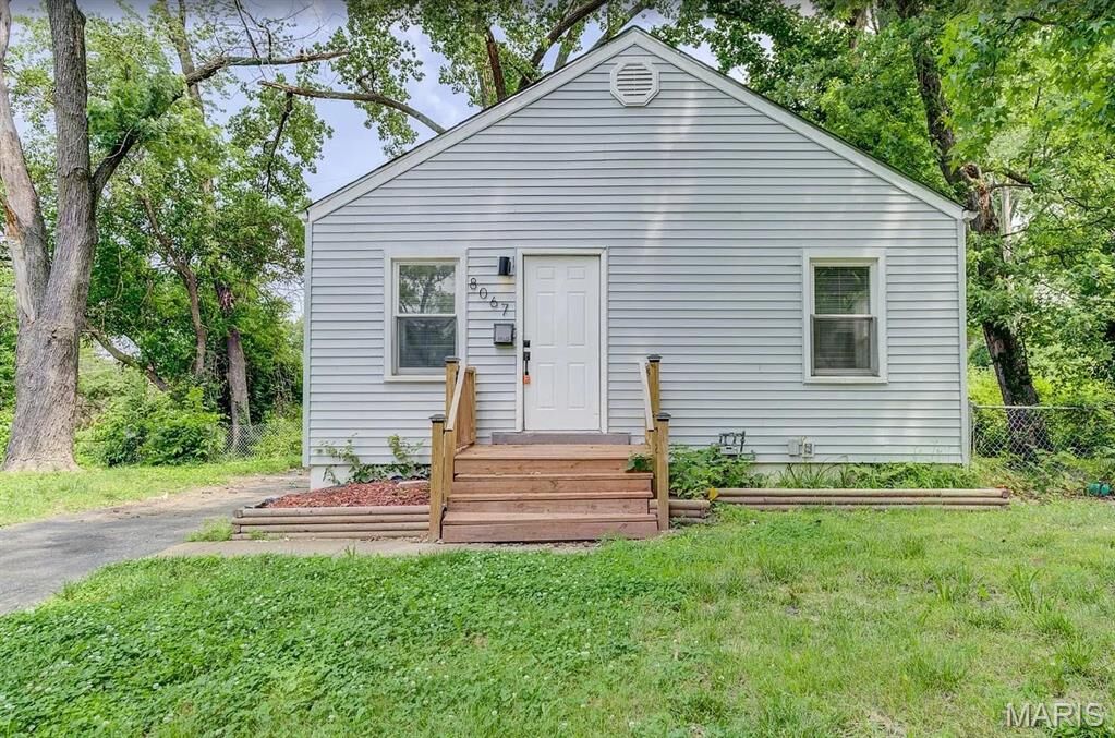 Property Photo: 8067 Aline Avenue MO 63134