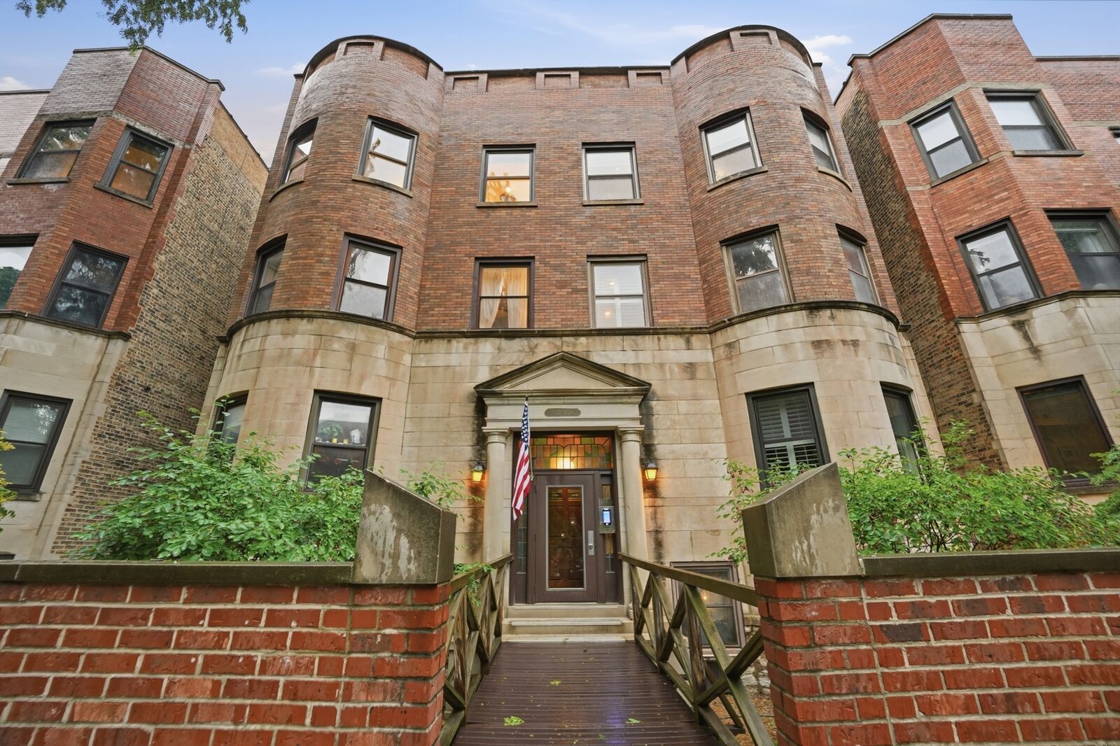 Property Photo:  1030 W Byron Street 3W  IL 60613 