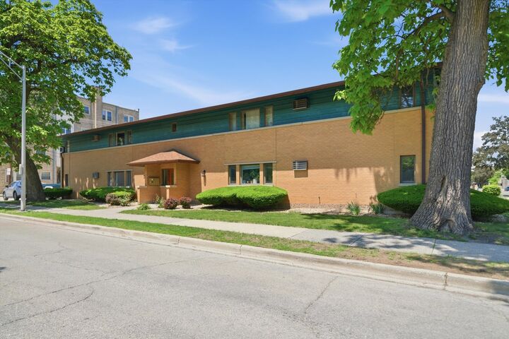 Property Photo:  7525 Adams Street 1W  IL 60130 