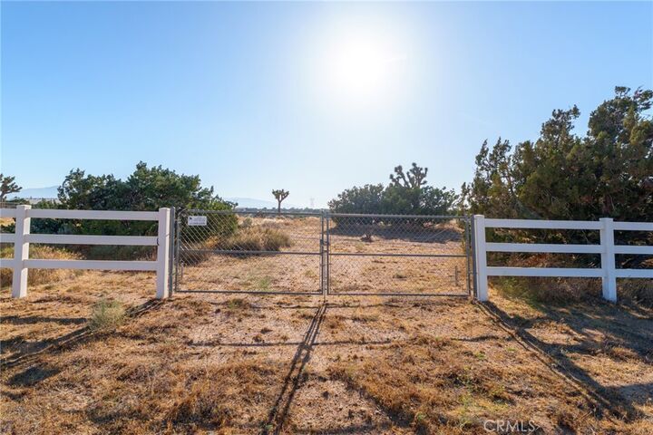 Property Photo:  1 Hollister Road  CA 92344 