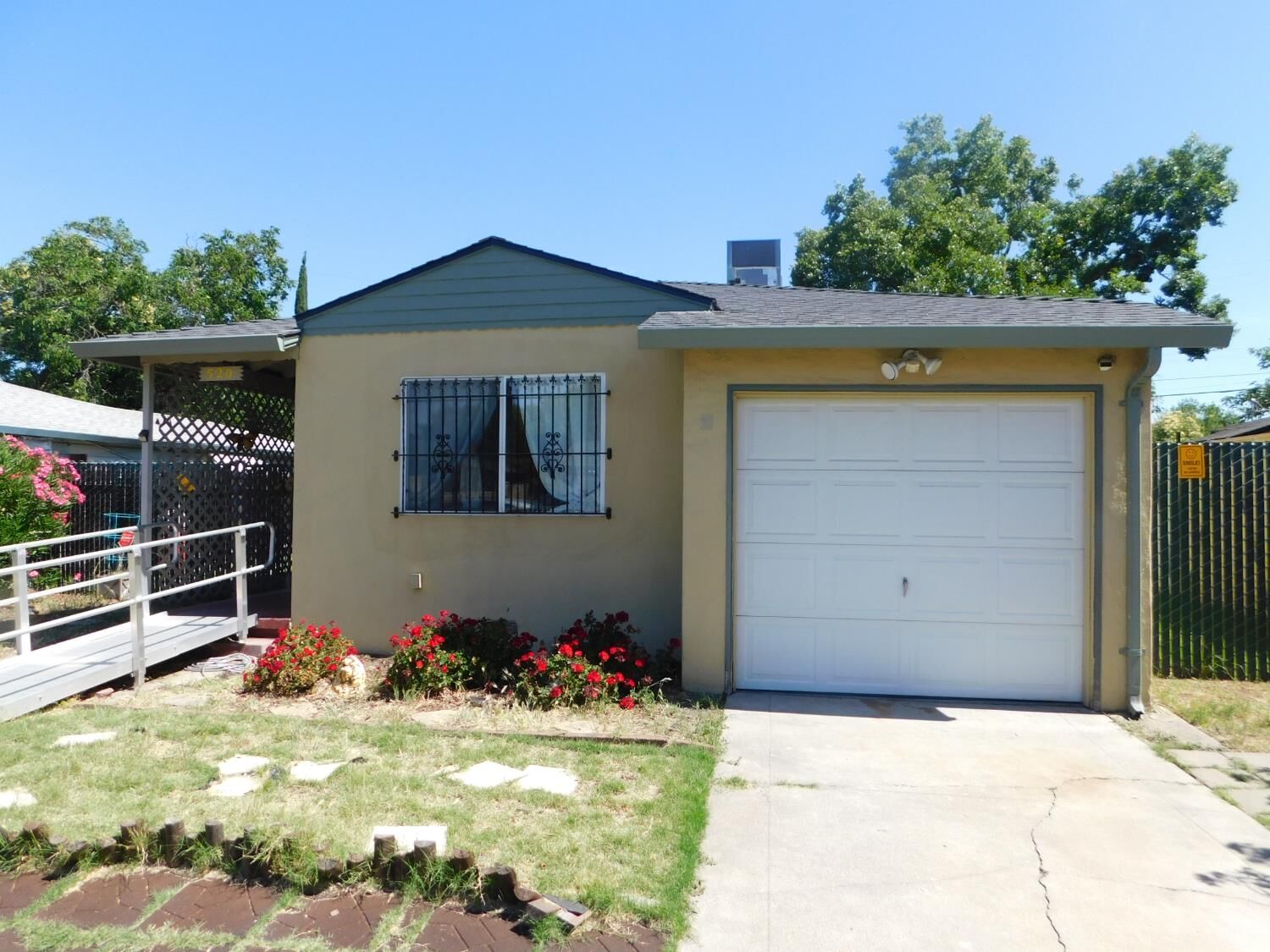 Property Photo:  520 E Mendocino Avenue  CA 95204 