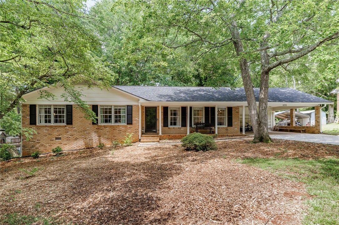 Property Photo:  655 University Circle  GA 30605 