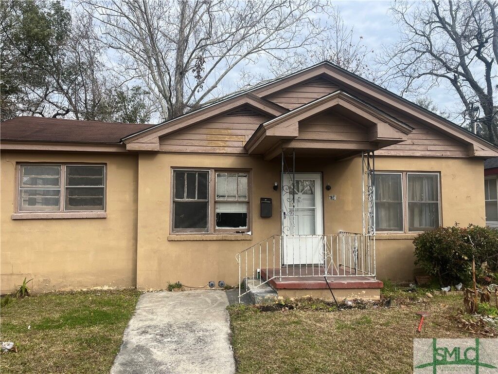 Property Photo: 636 W 48th Street GA 31405