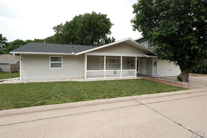 Property Photo:  86 8th Street NE  IA 51250 