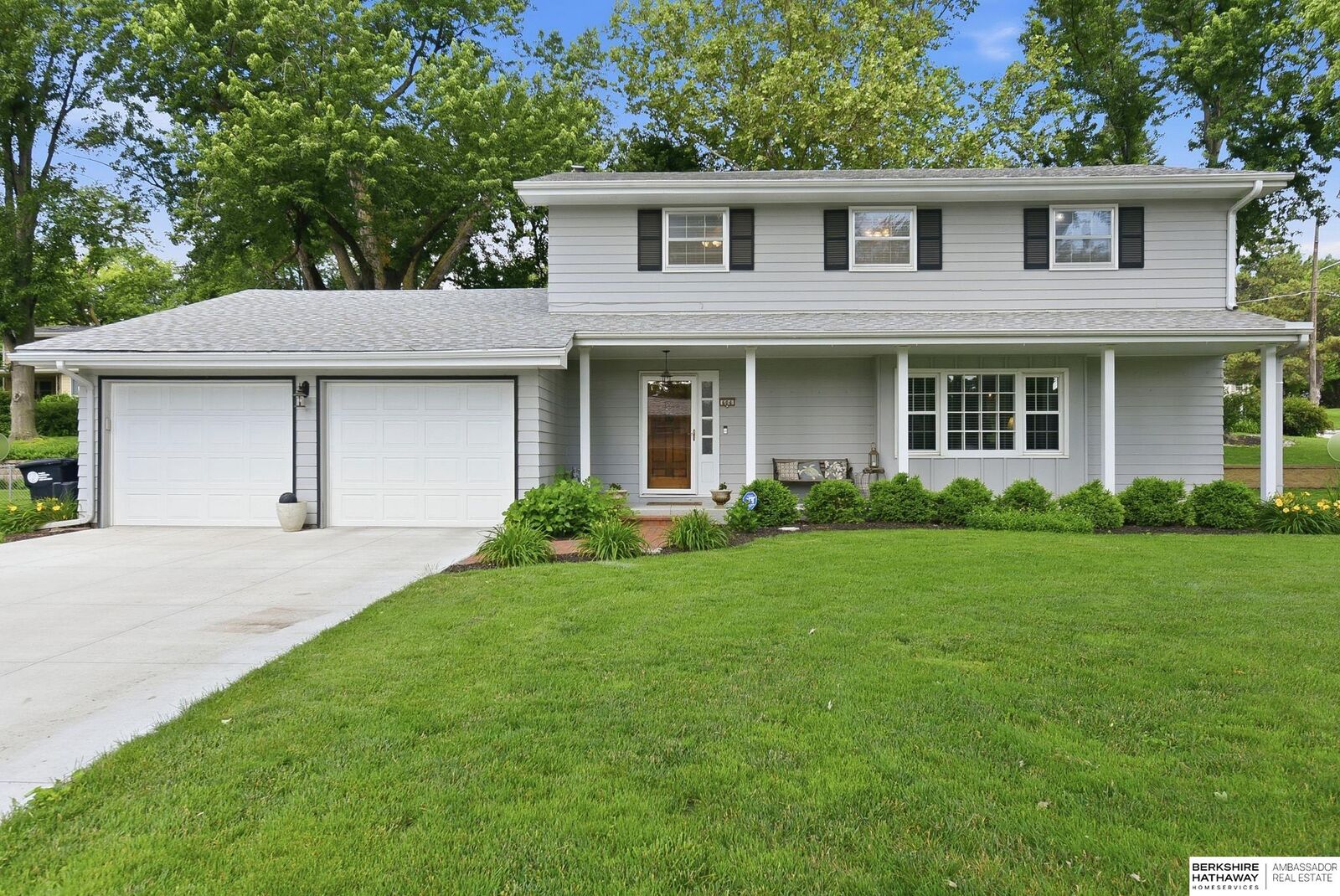 Property Photo: 604 Meadow Road NE 68154