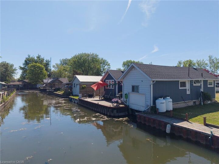 Property Photo: 44 Erie Boulevard ON N0E 1M0