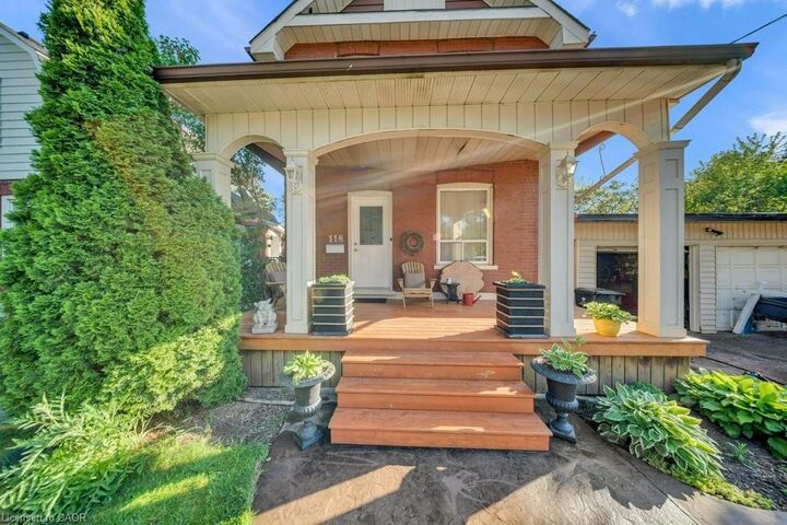 Property Photo:  118 Hewat Street  ON N3H 4H1 
