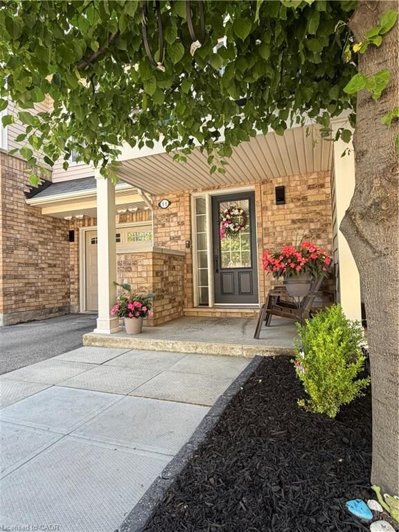 Property Photo:  7 Sirente Drive 11  ON L9A 0B4 