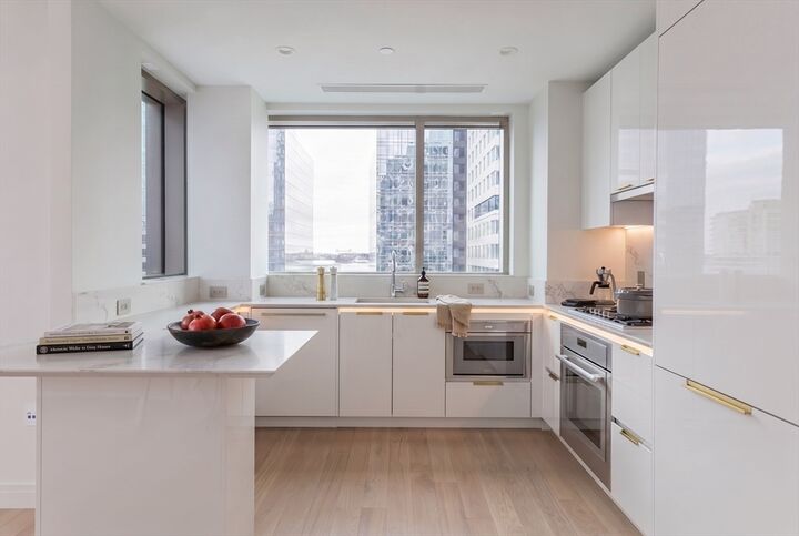 Property Photo:  133 Seaport Blvd 902  MA 02210 