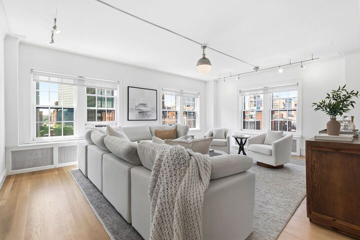 Property Photo:  90 Commonwealth Ave 22  MA 02116 