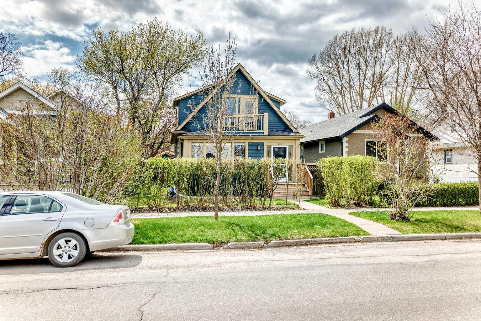 Property Photo: 211 10 Avenue NE AB T2E 0X1