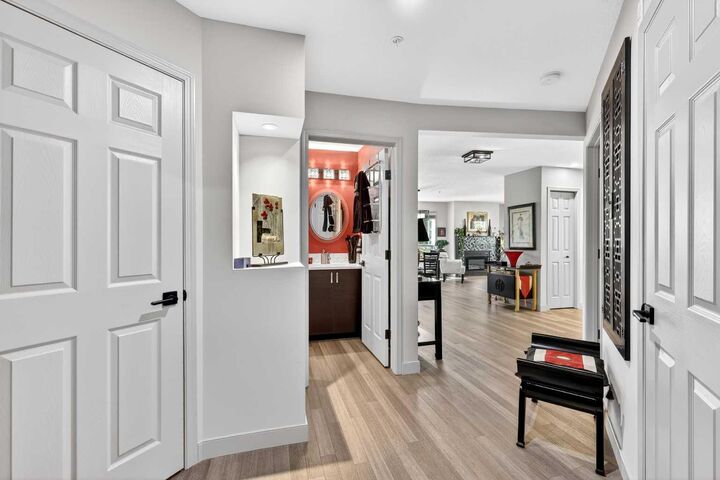 Property Photo:  2144 Paliswood Road SW 222  AB T2V 5K2 