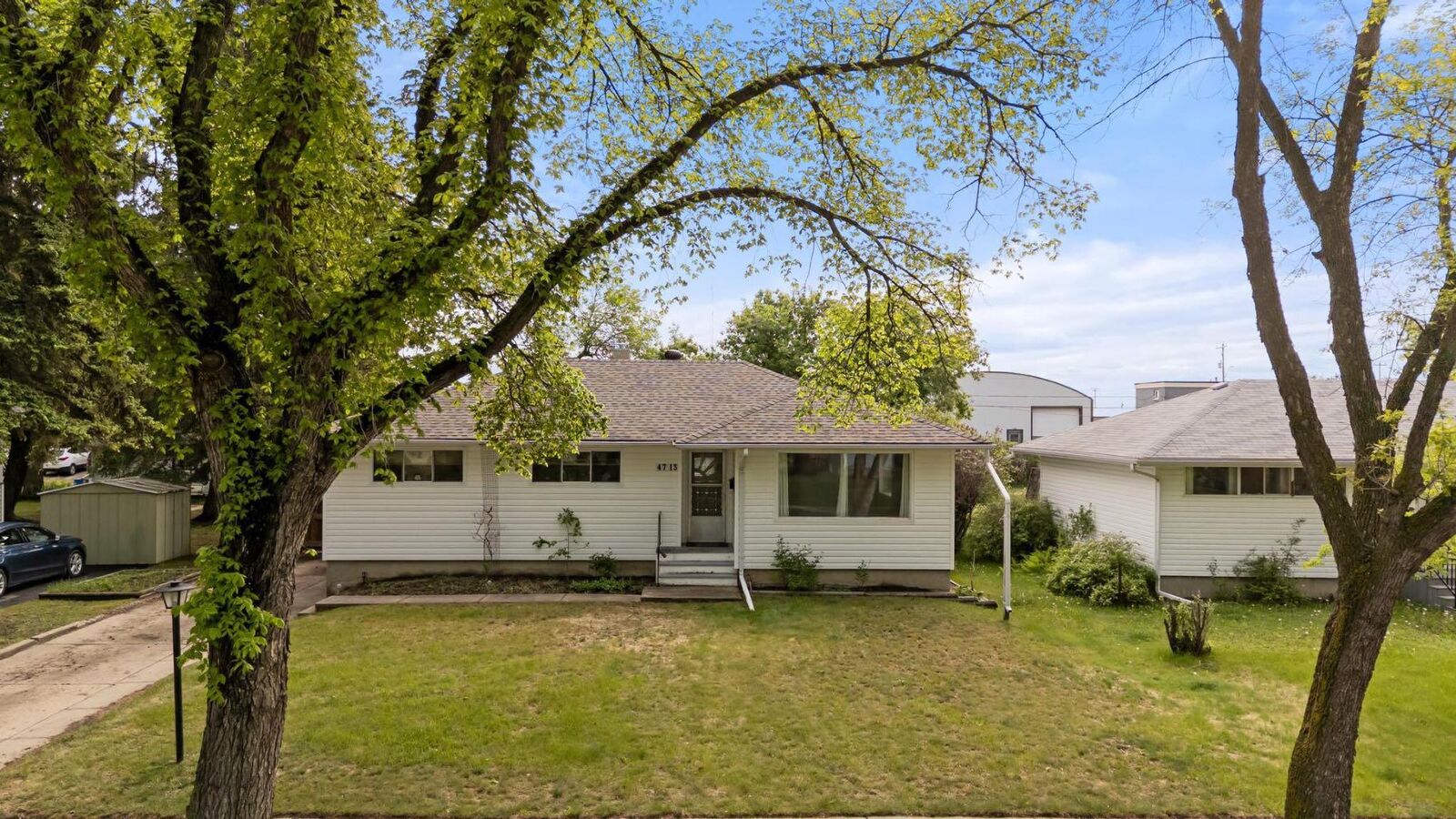 Property Photo:  4713 45 Street  AB T4V 1E1 