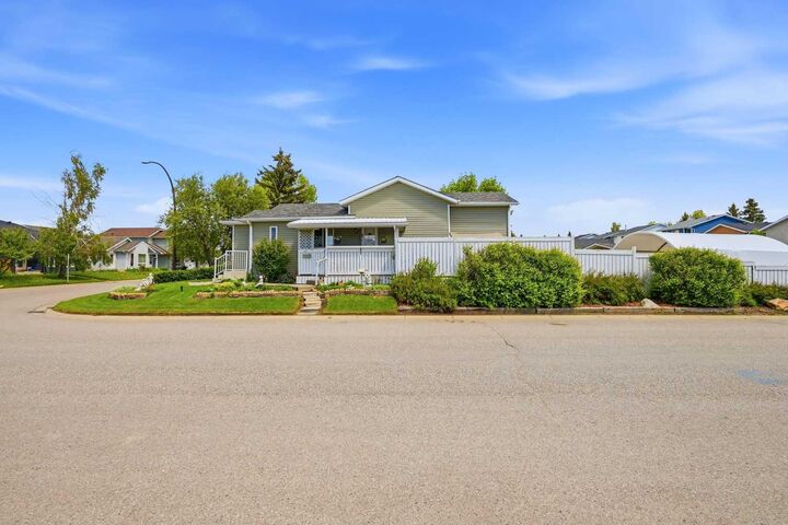 Property Photo: 45 Taradale Close NE AB T3J 3E5