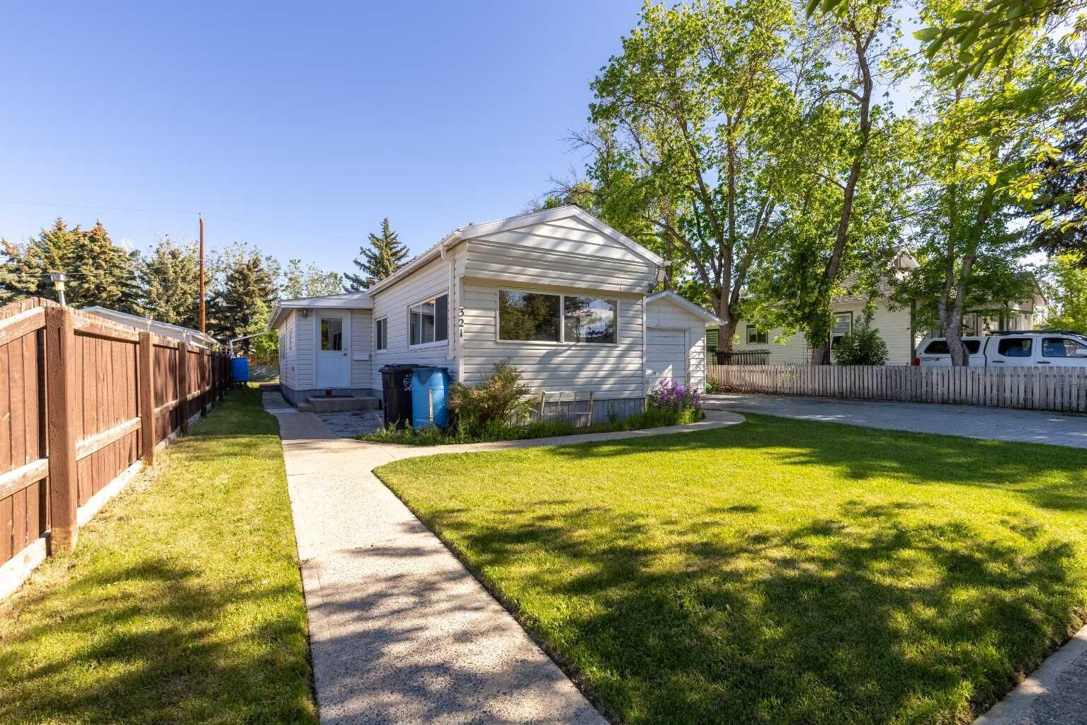 Property Photo: 321 Noble Street AB T0L 0G0