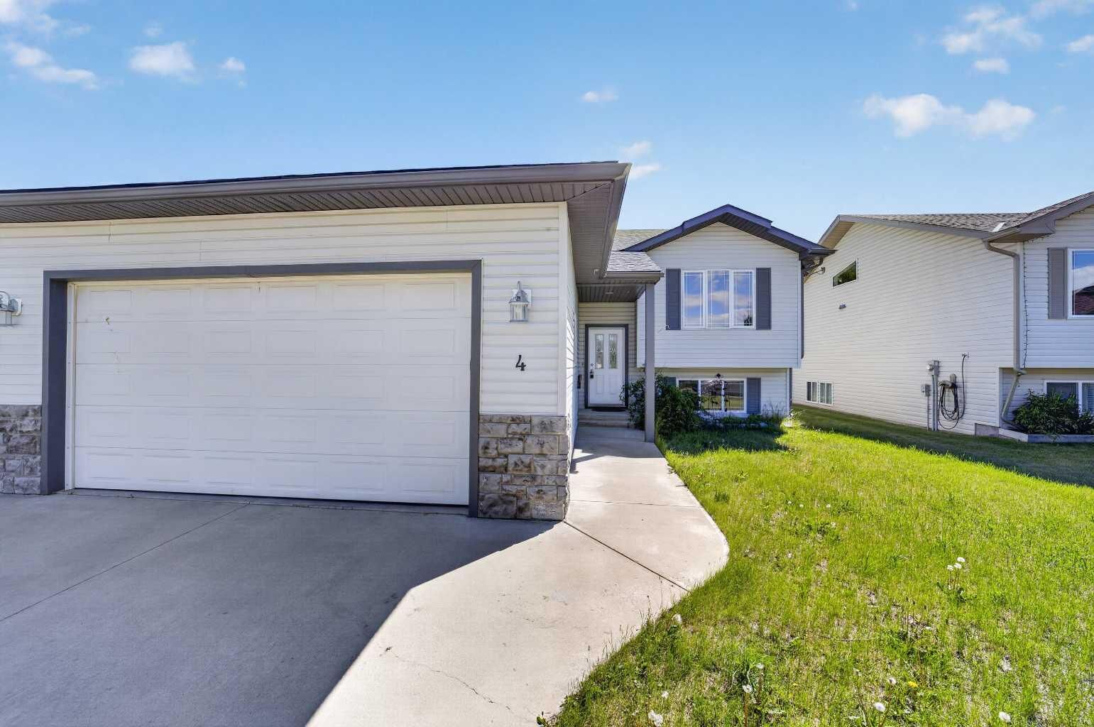 Property Photo: 4 Westridge Drive AB T0M 0W0