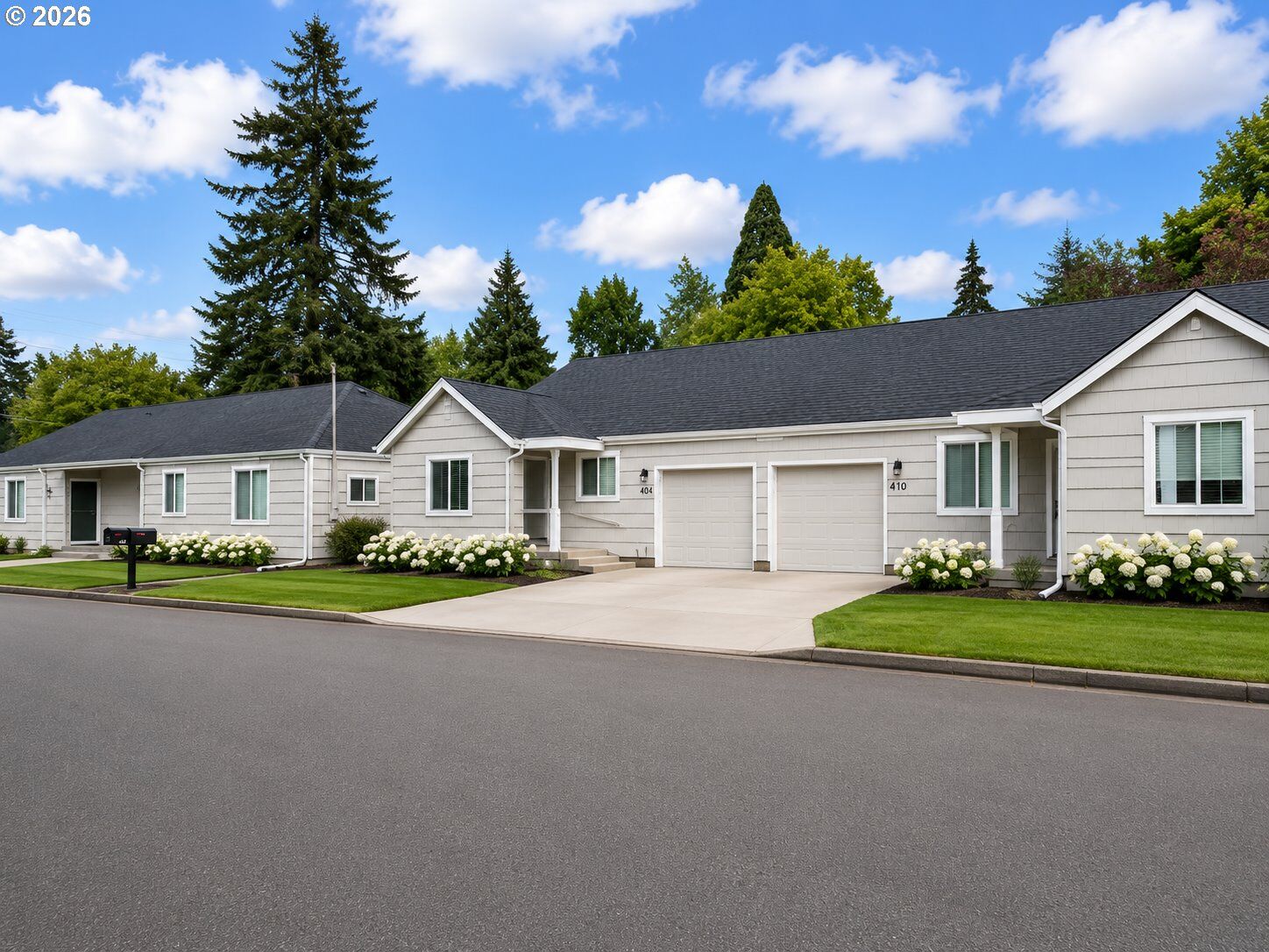 Property Photo: 404 SW Elmwood Ave OR 97128