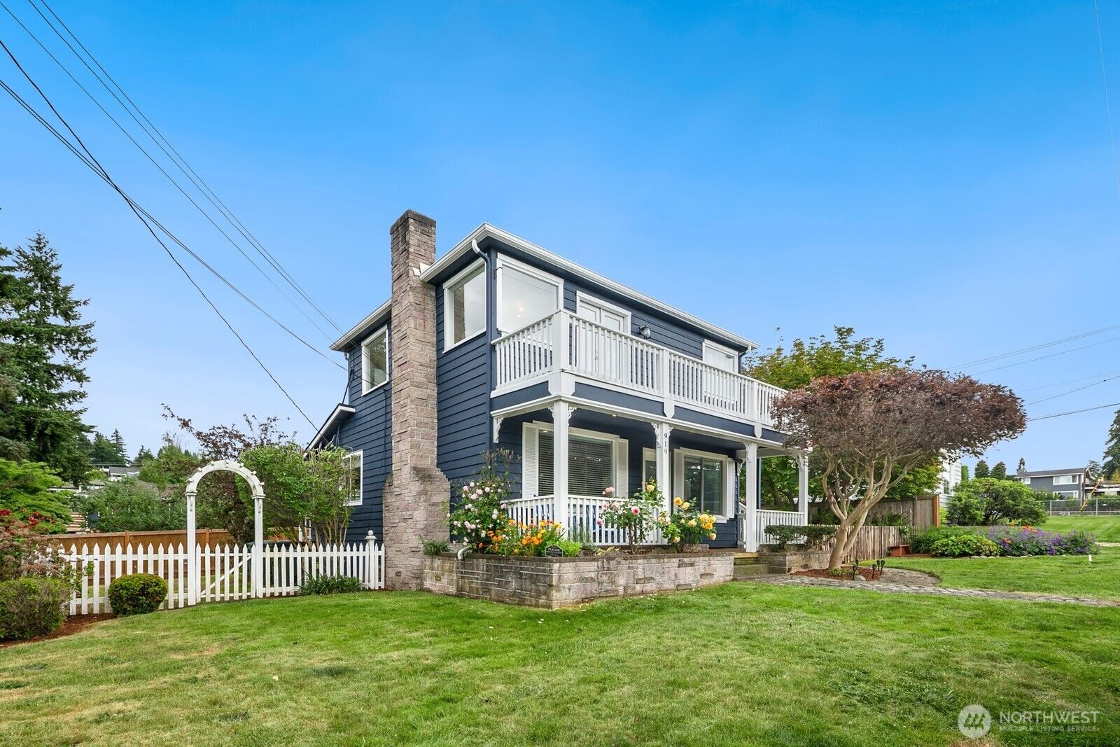 Property Photo:  919  6th Avenue S  WA 98020 